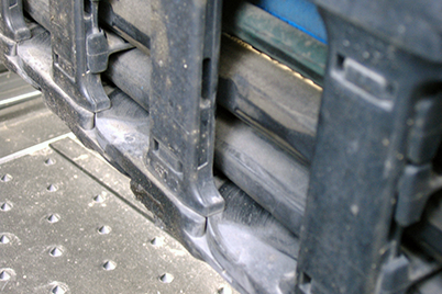 Energy supply with abraded hoses